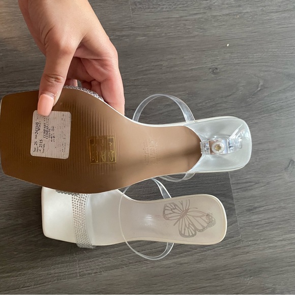 White Butterfly heels - Picture 2 of 6